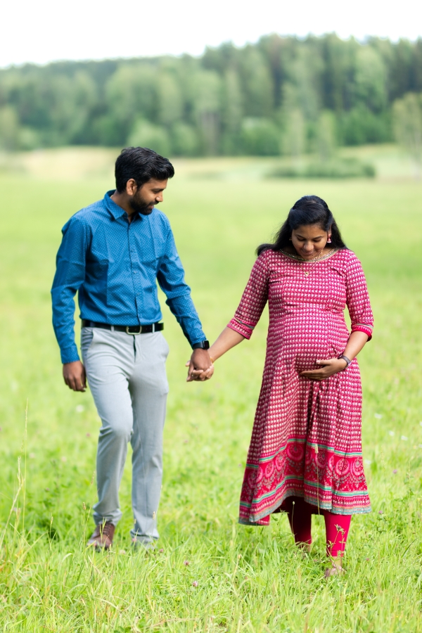 Maternity photoshoot in Helsinki by The KiKographer