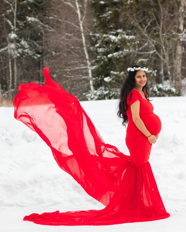 Maternity photoshoot in Helsinki by The KiKographer