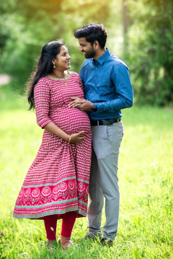 Maternity photoshoot in Helsinki by The KiKographer